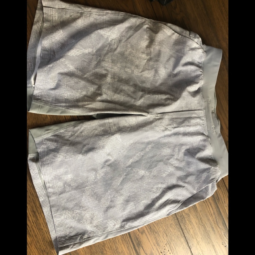 Men’s Lululemon T.H.E. 9 inch liner-less shorts